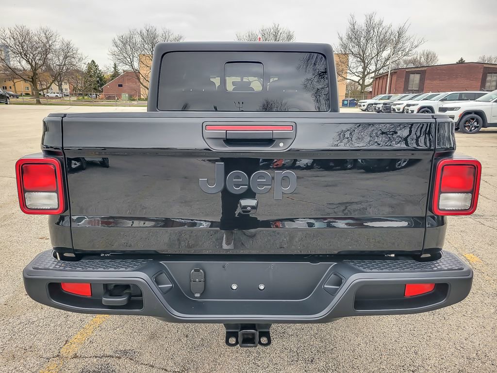 Used 2023 Jeep Gladiator Sport image 5