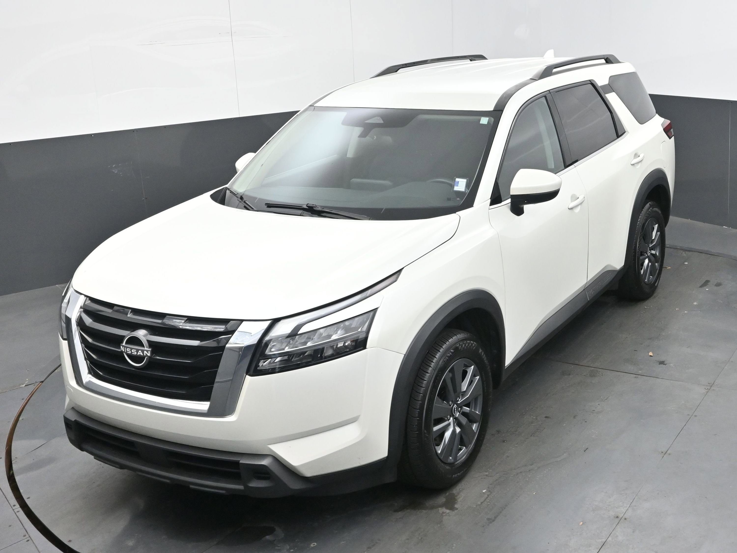 Used 2024 Nissan Pathfinder SV image 34