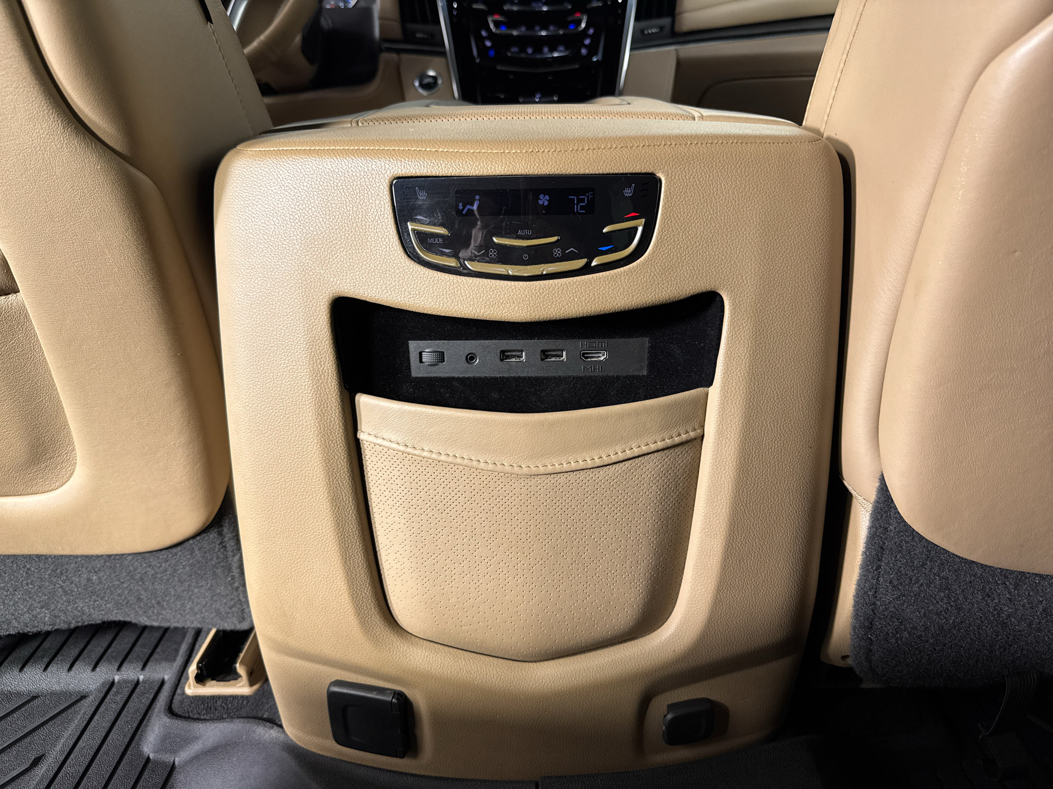 Used 2018 Cadillac Escalade Platinum AWD/4WD image 34