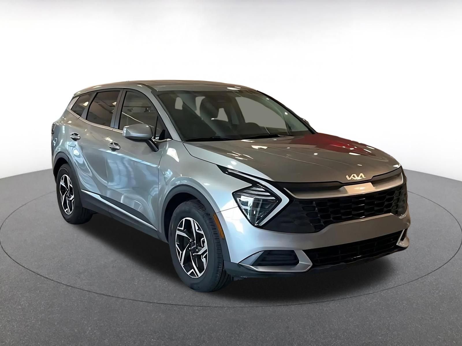 Used 2025 Kia Sportage LX image 3