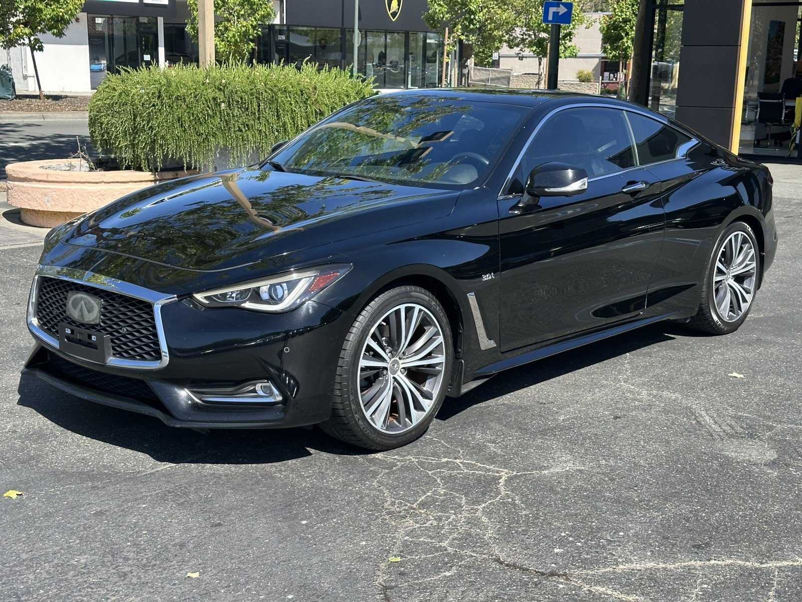 Used 2017 INFINITI Q60 3.0t w/ Premium Plus Package 3.0T AWD/4WD image 3