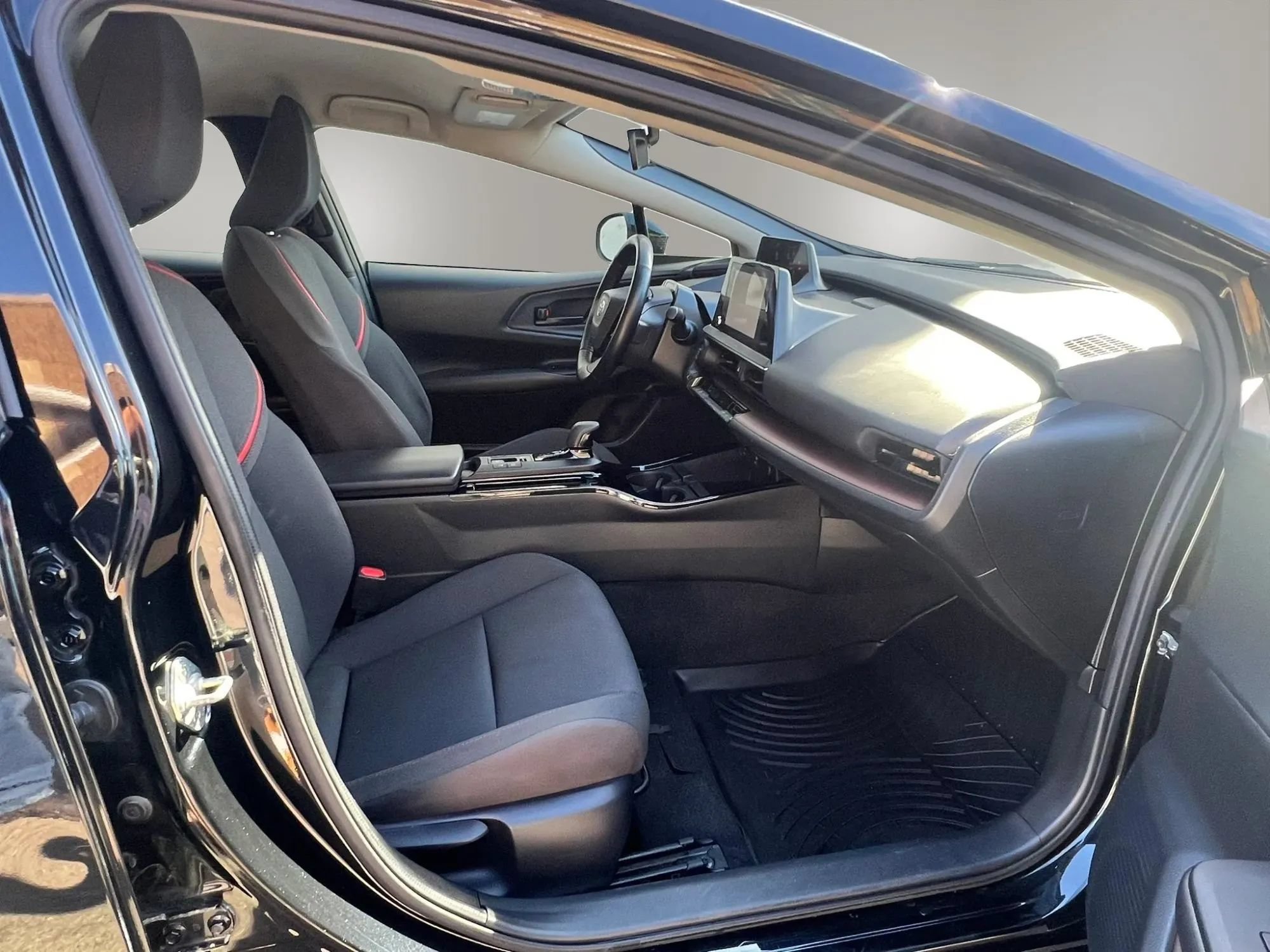 Used 2023 Toyota Prius Prime FWD image 30