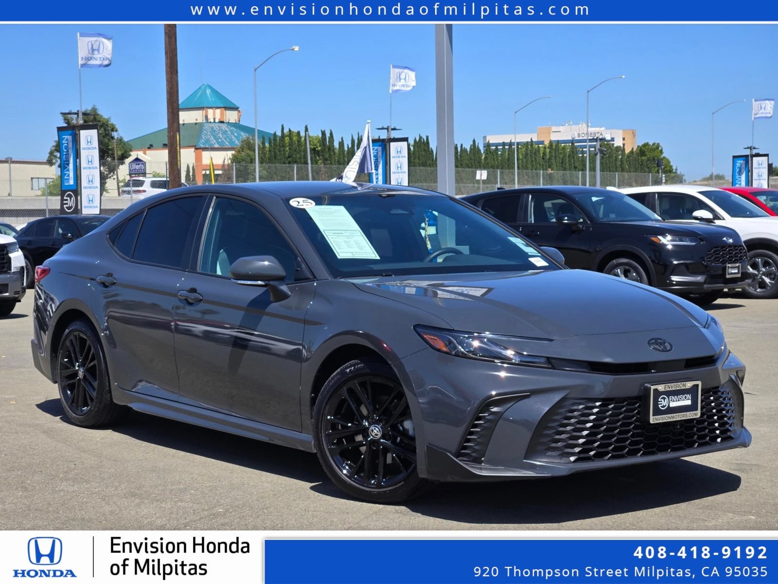 Used 2025 Toyota Camry SE w/ Convenience Package FWD image 1
