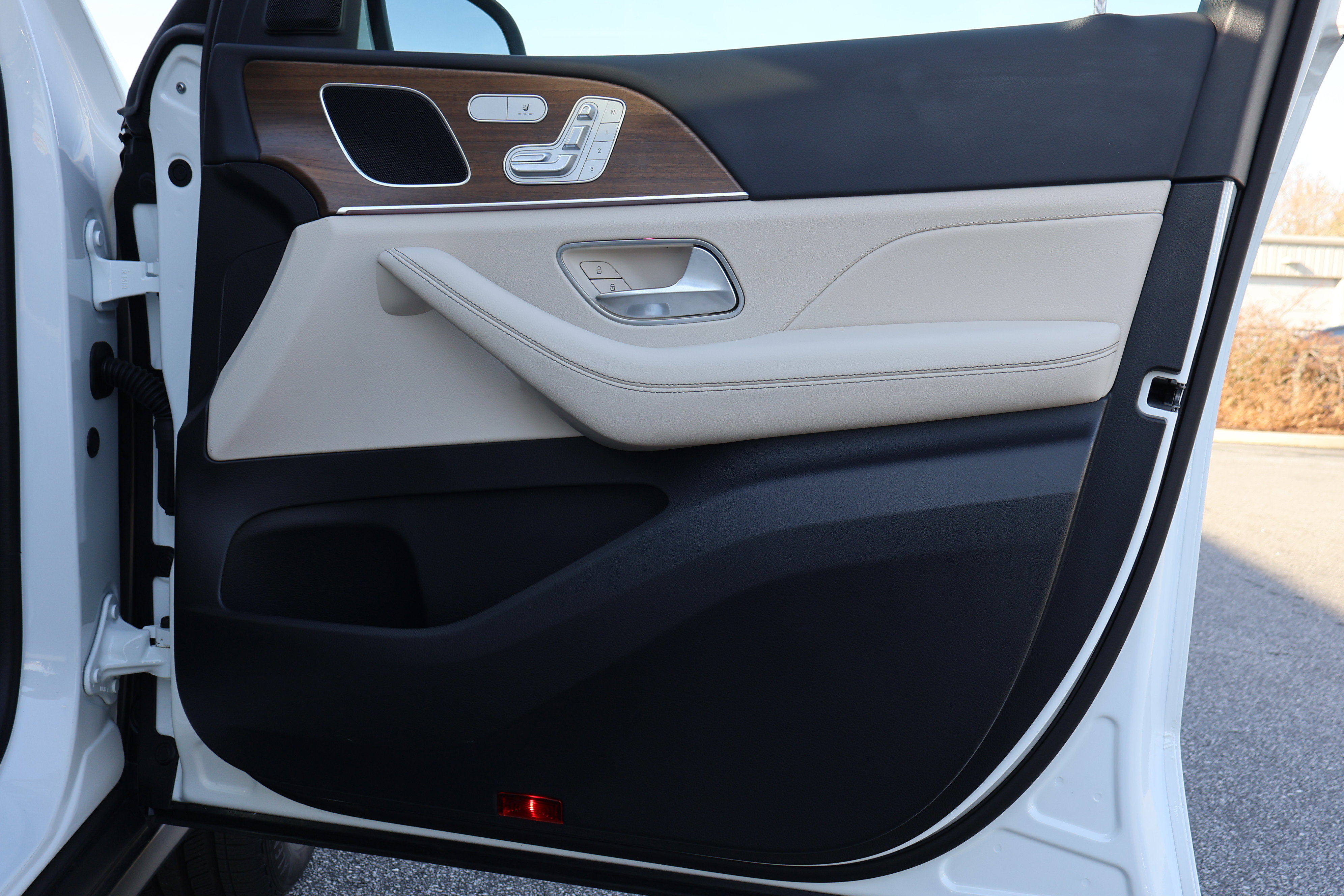 Used 2025 Mercedes-Benz GLE 450e 4MATIC image 29