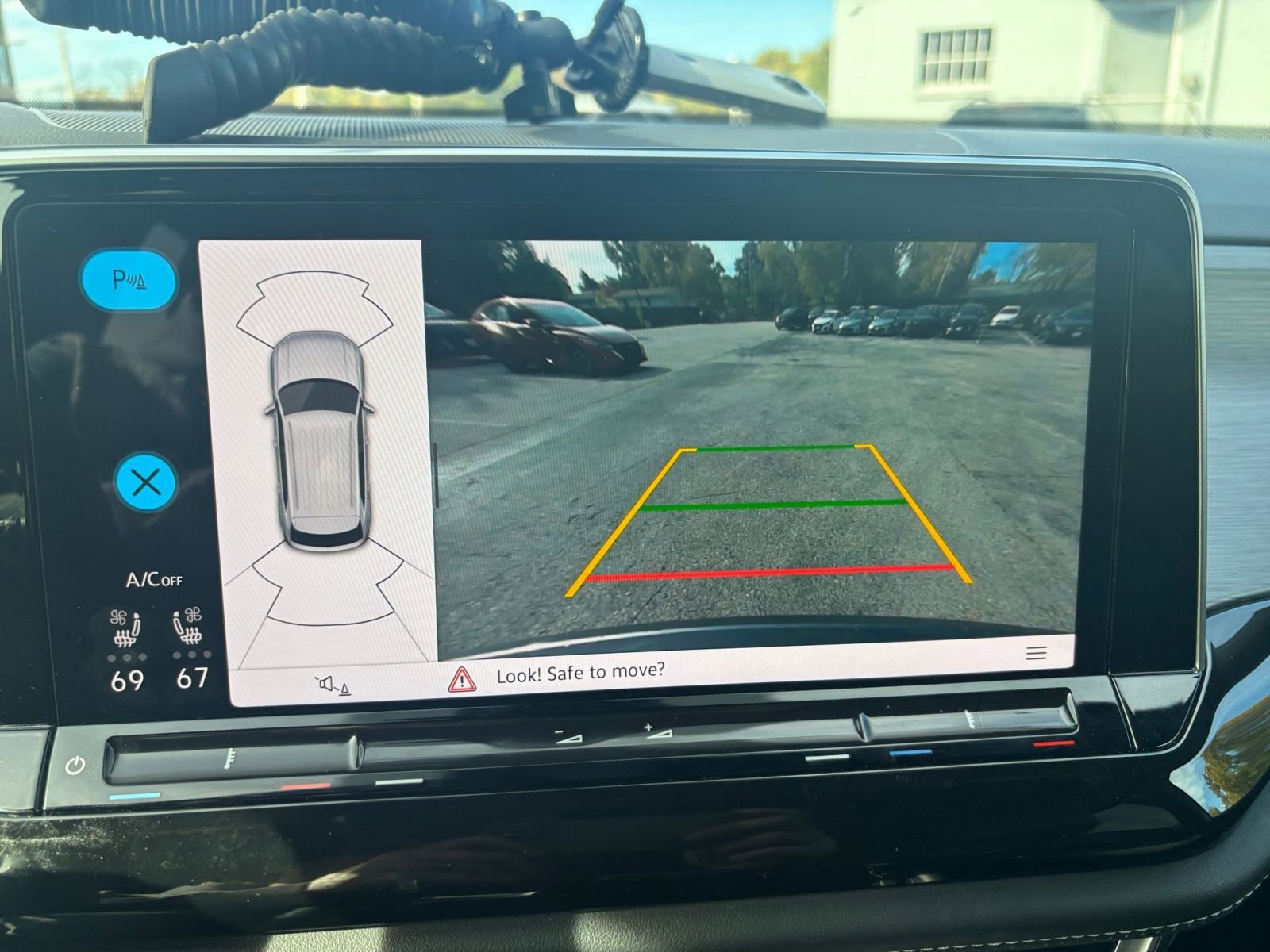 Used 2025 Volkswagen Atlas Cross Sport SE image 17