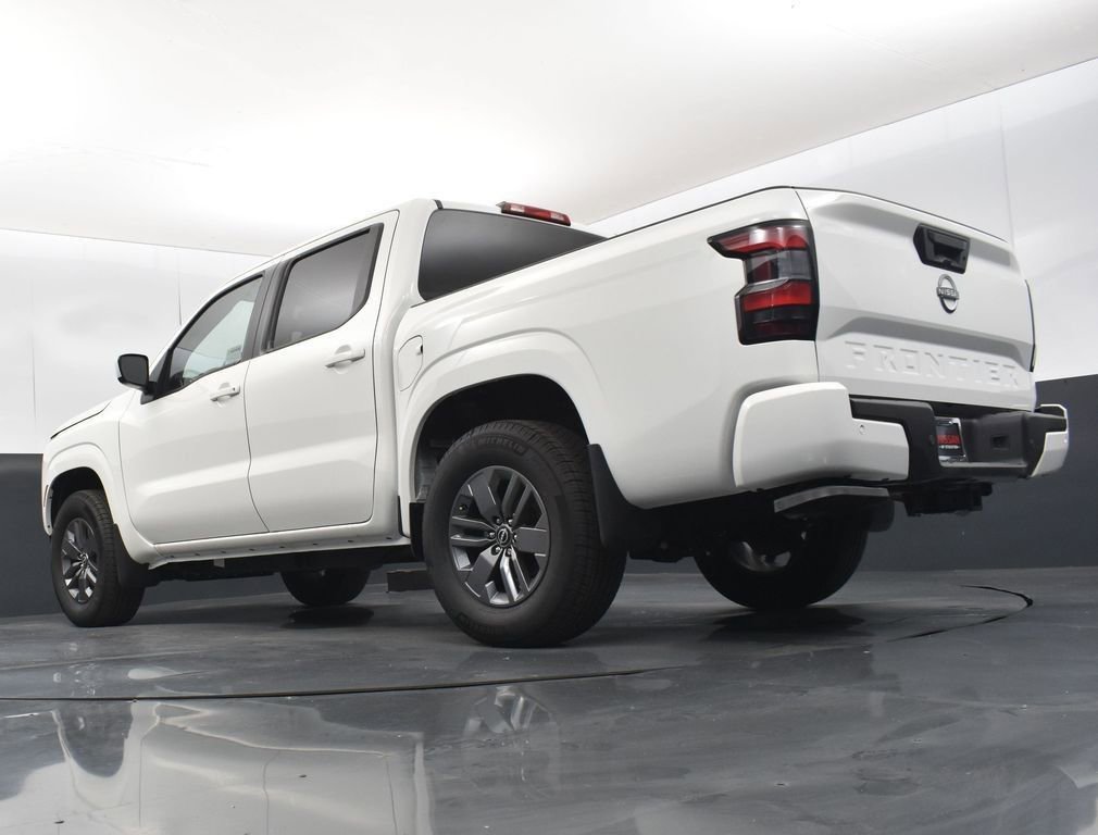 Used 2025 Nissan Frontier SV w/ Tow Package image 38