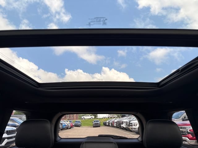 Used 2023 Jeep Grand Cherokee Overland AWD/4WD image 15