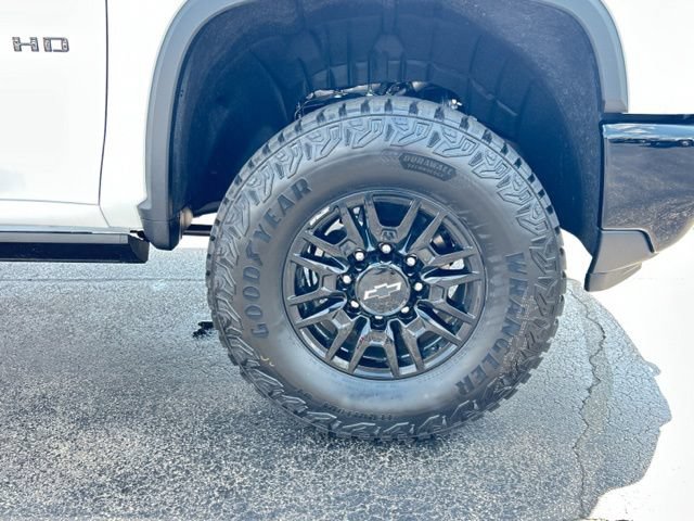 New 2026 Chevrolet Silverado 2500 ZR2 w/ LPO, Dark Essentials Package AWD/4WD image 13