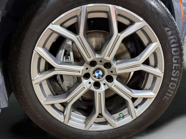 Used 2024 BMW X7 xDrive40i w/ Premium Package AWD/4WD image 39