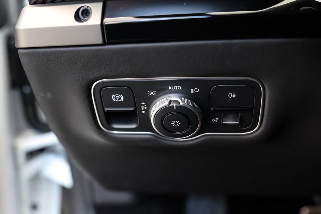 Used 2025 Aston Martin V8 Vantage Coupe image 26