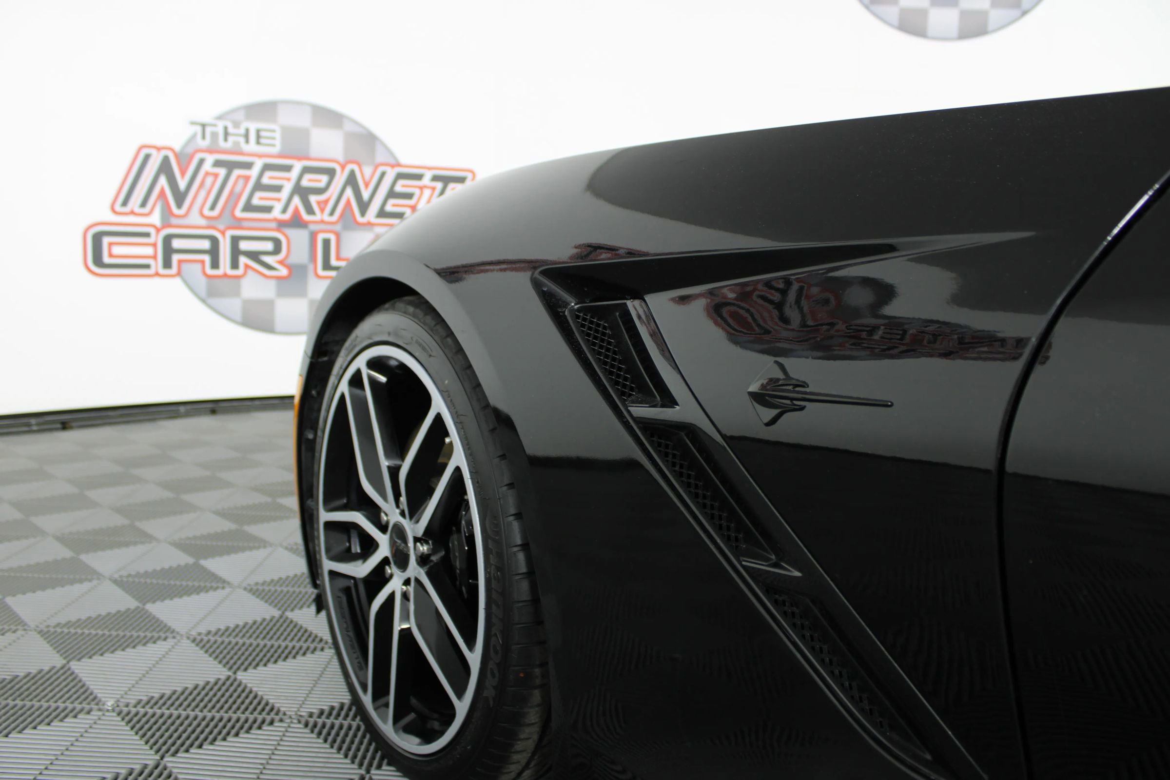 Used 2017 Chevrolet Corvette Stingray Coupe w/ Carbon Flash Badge Package image 23