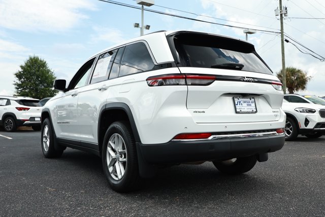 Used 2022 Jeep Grand Cherokee Laredo w/ Luxury Tech Group I AWD/4WD image 8