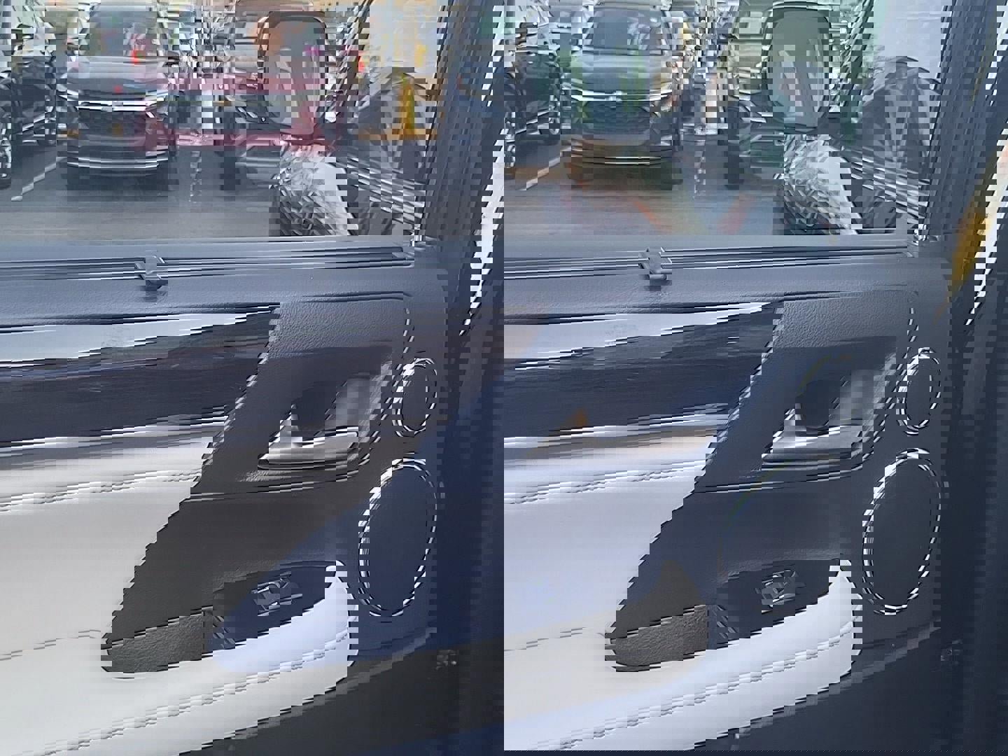 Used 2020 Lexus LX 570 4WD w/ Sport Package image 21