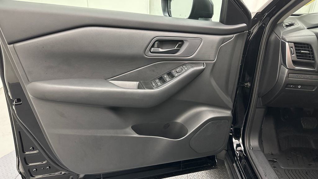 New 2026 Nissan Rogue S image 14