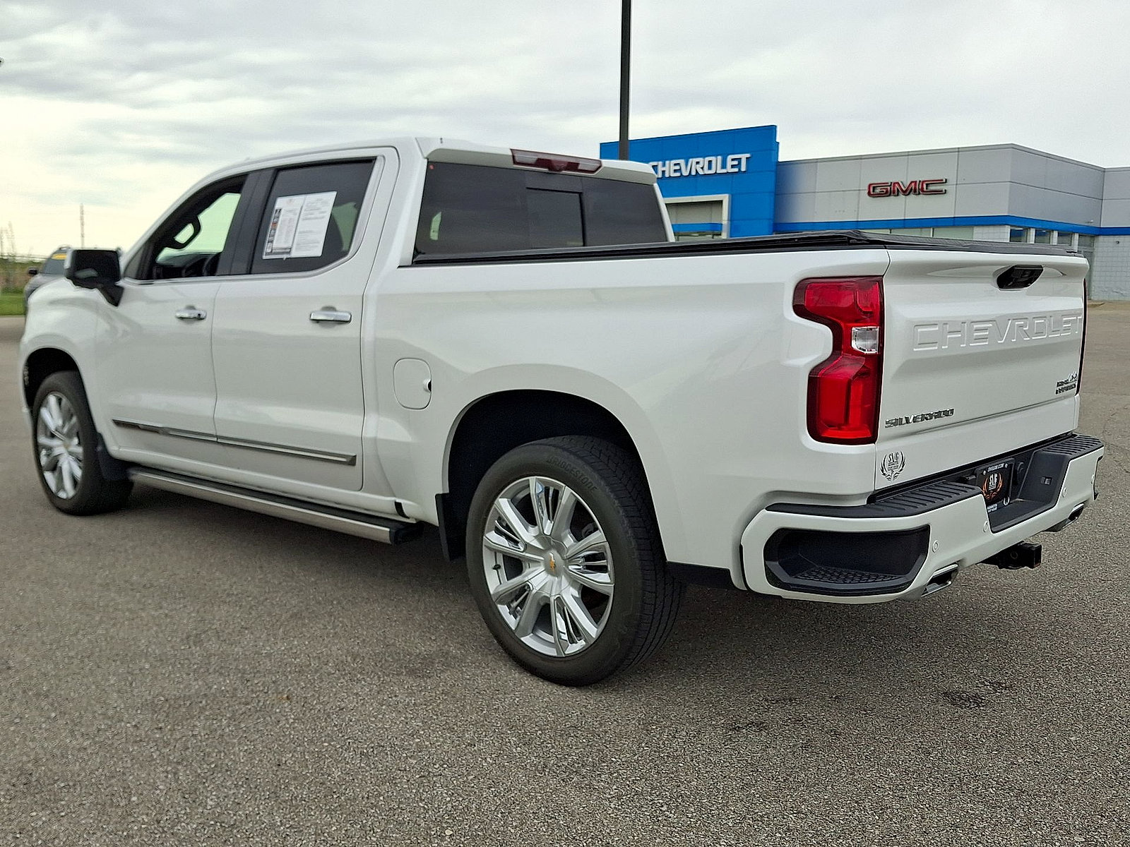 Used 2022 Chevrolet Silverado 1500 High Country w/ High Country Premium Package AWD/4WD image 22