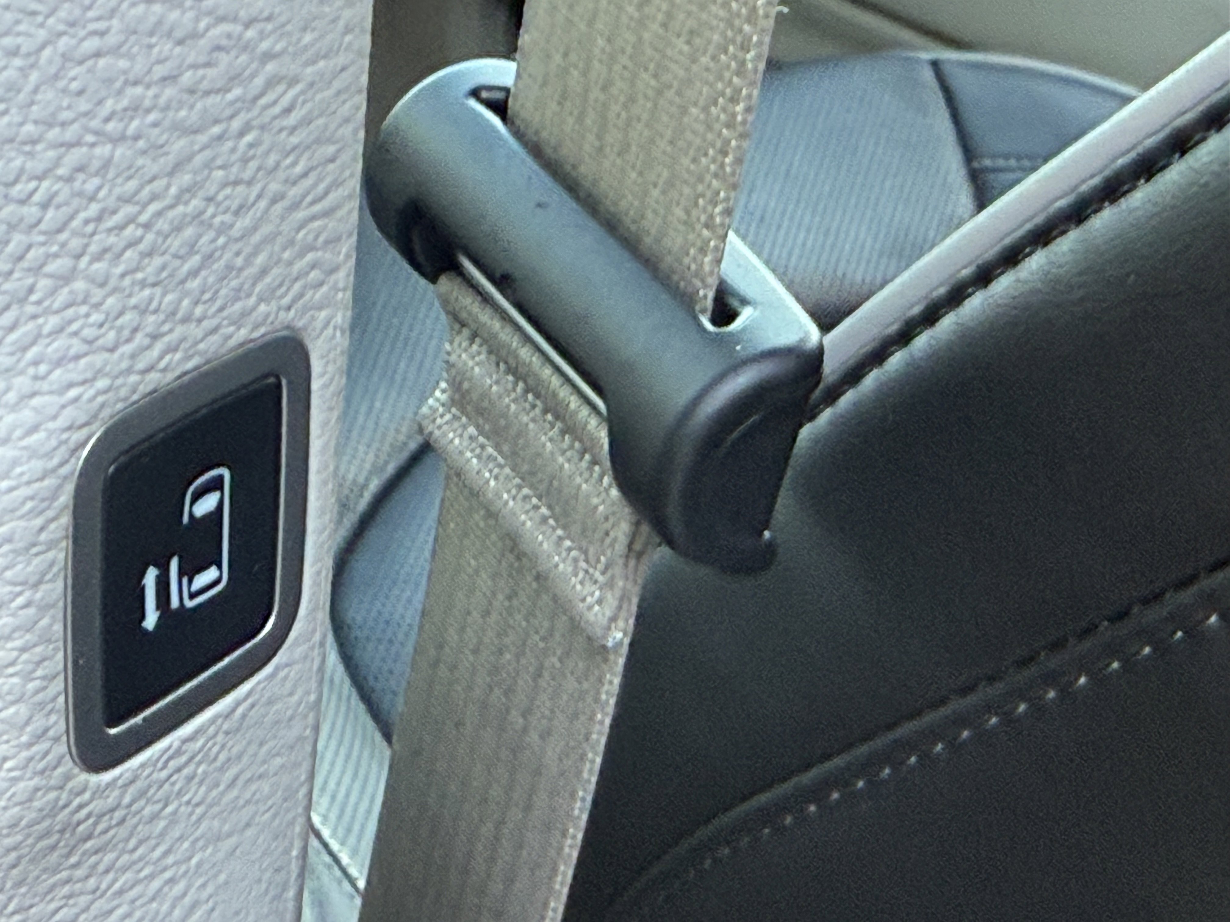 Used 2023 Chrysler Pacifica Limited image 19