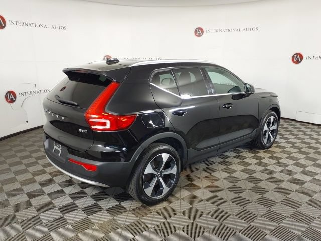 Used 2025 Volvo XC40 B5 Plus AWD/4WD image 5