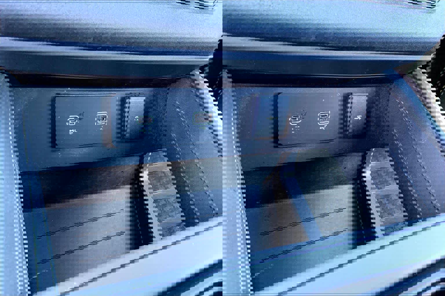 Certified 2023 Land Rover Defender 130 X AWD/4WD image 33