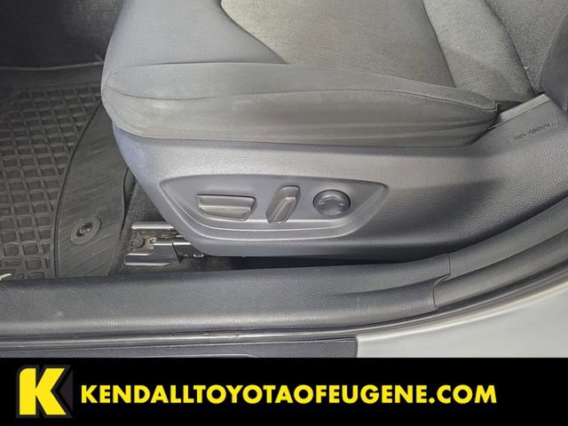 Used 2019 Toyota Camry L image 17