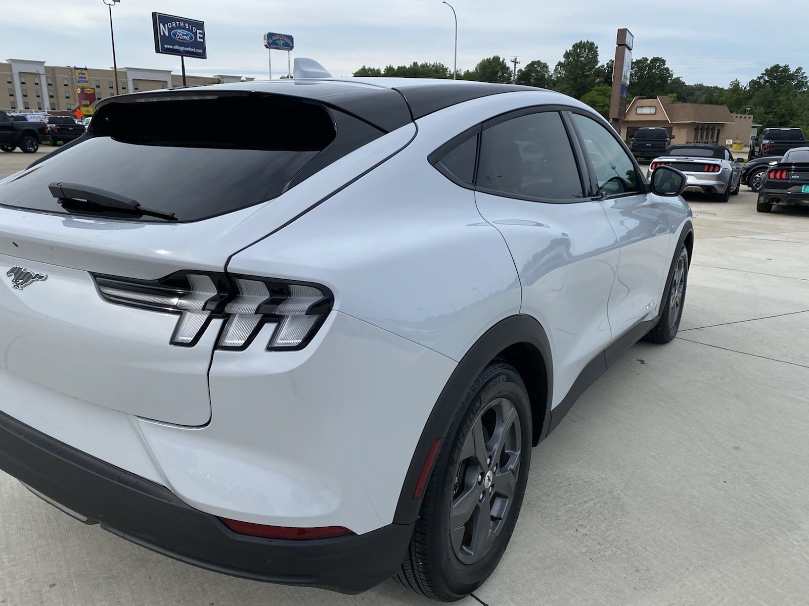 Used 2021 Ford Mustang Mach-E Select image 6