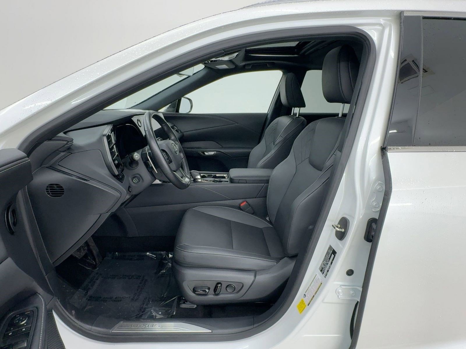 Certified 2025 Lexus RX 350 Premium w/ Accessory Package (Z1) image 5