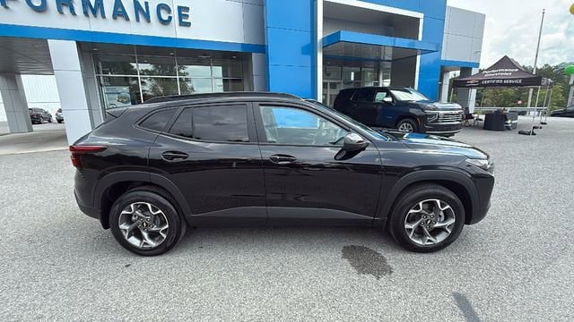 New 2025 Chevrolet Trax LT w/ Driver Confidence Package FWD video 2