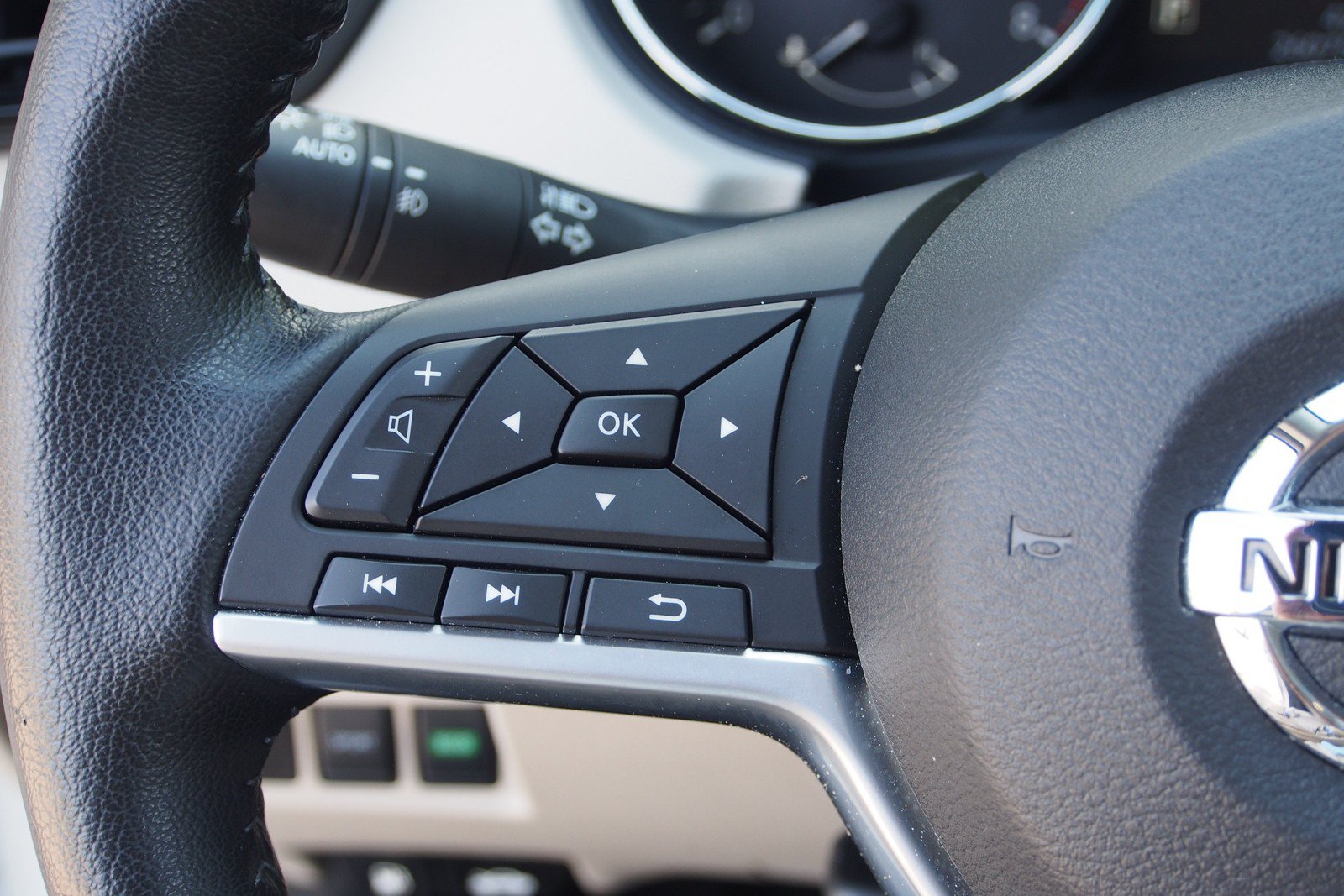 Used 2022 Nissan Rogue Sport SL w/ Premium Package FWD image 15