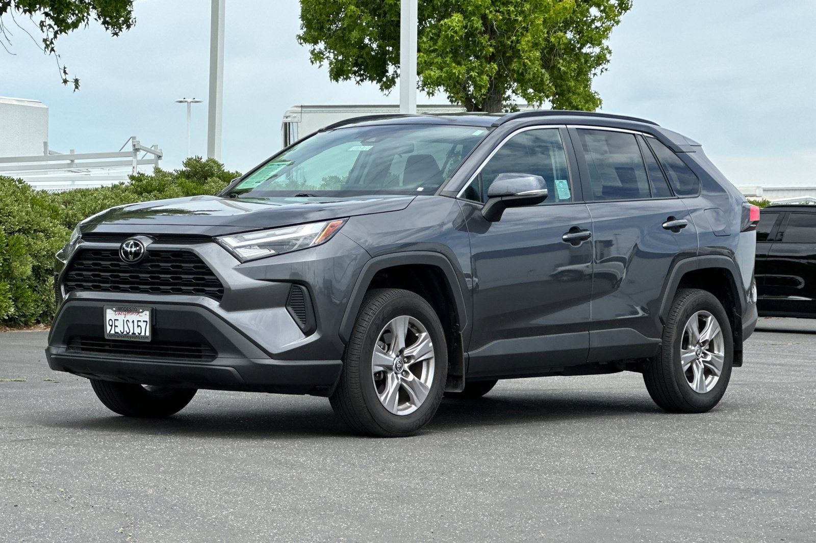 Used 2022 Toyota RAV4 XLE w/ XLE Grade Weather Package AWD/4WD image 8
