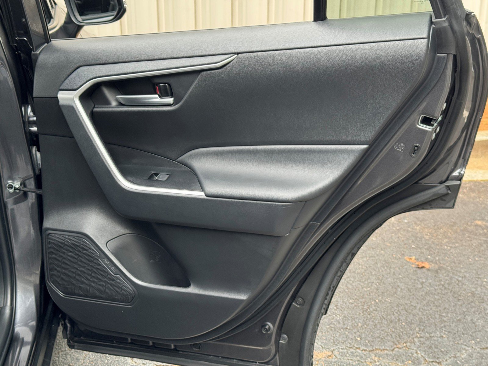 Used 2024 Toyota RAV4 XLE FWD image 38