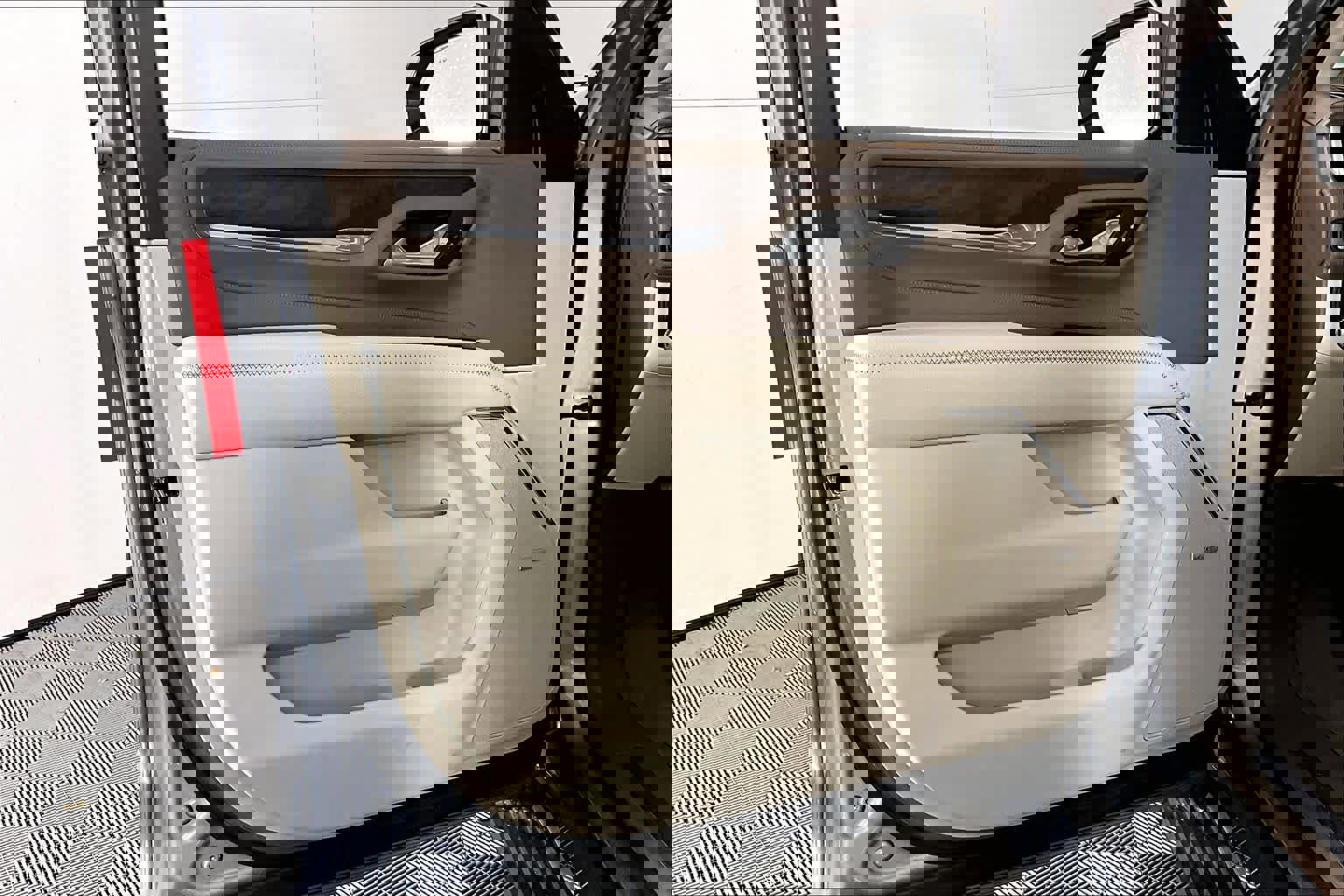 Used 2023 GMC Yukon XL Denali w/ Denali Reserve Package image 20