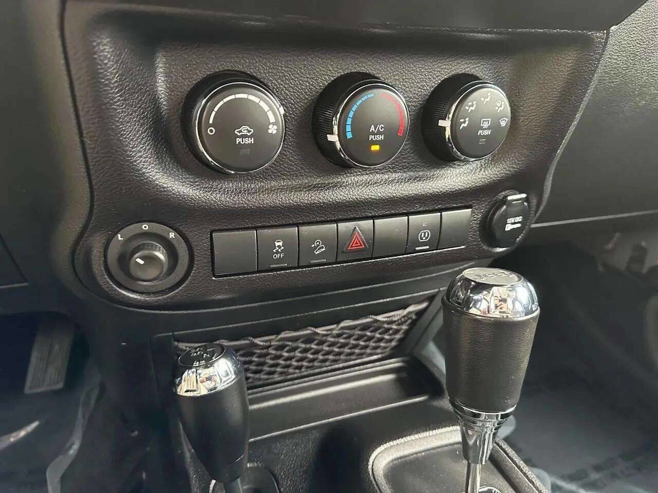 Used 2015 Jeep Wrangler Unlimited Rubicon w/ Dual Top Group AWD/4WD image 47