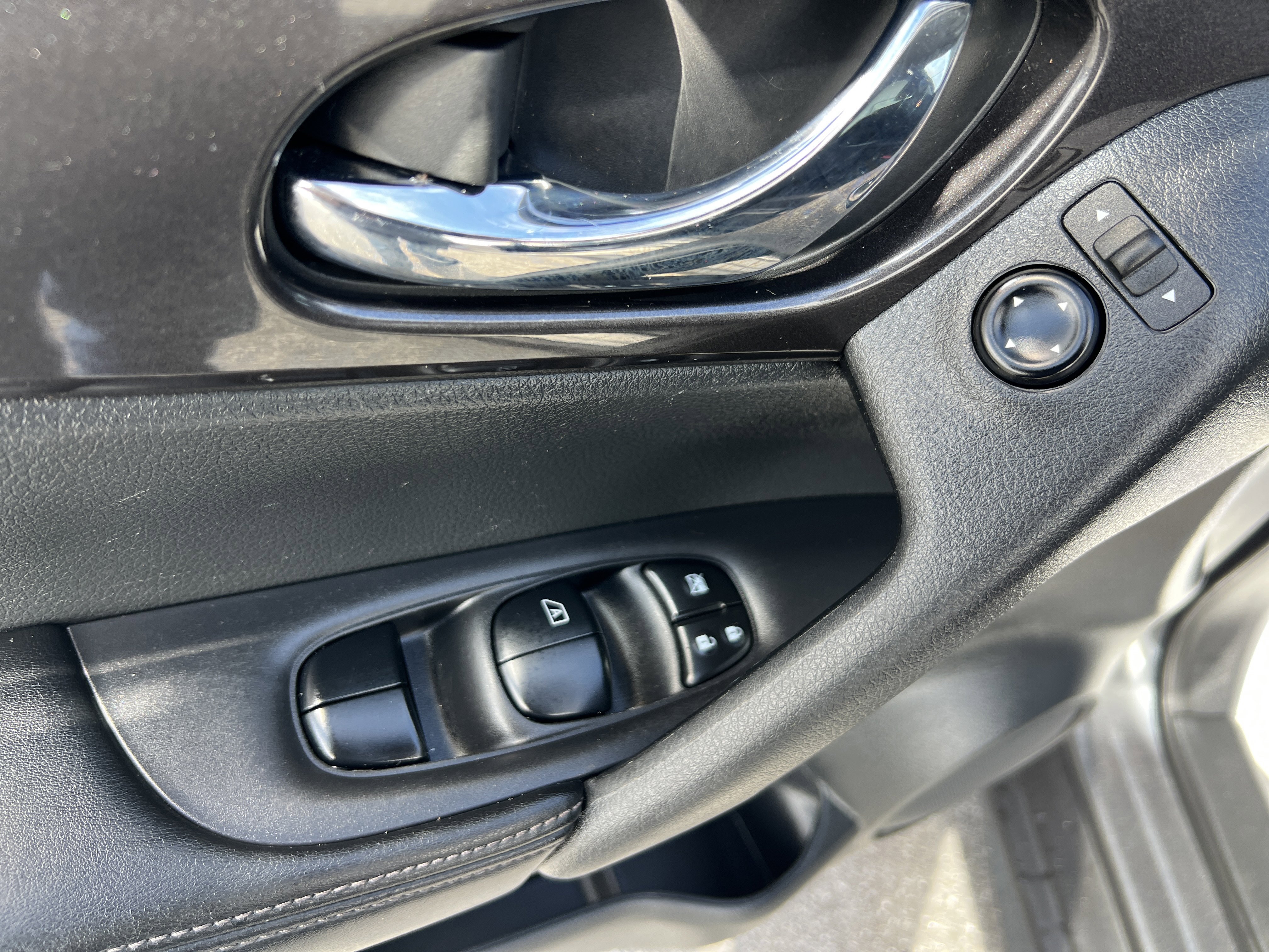 Used 2019 Nissan Rogue S w/ Special Edition Package image 14
