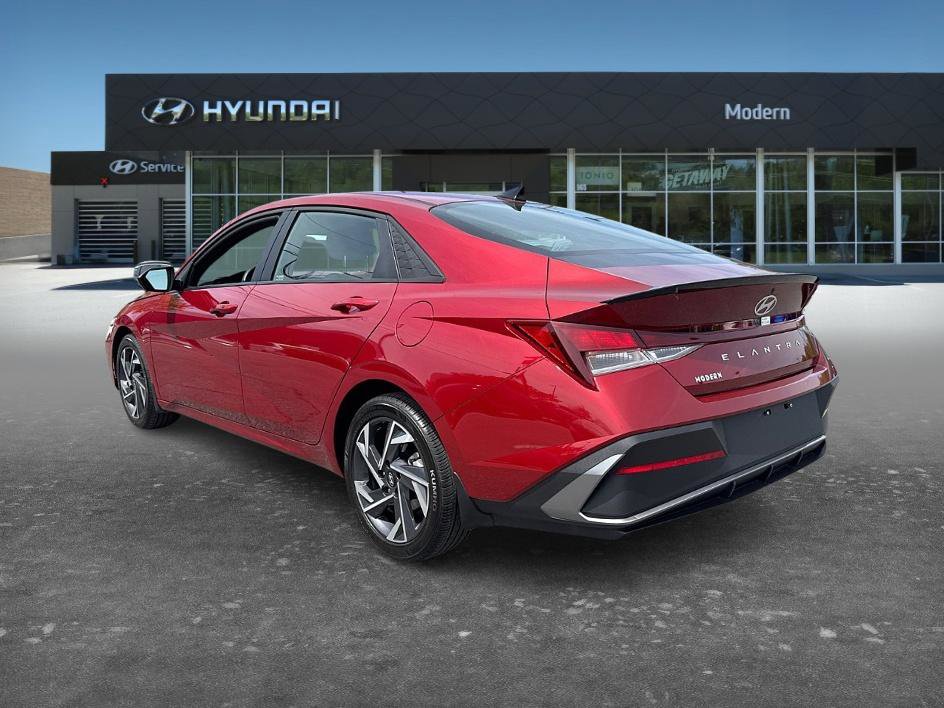 Used 2025 Hyundai Elantra Sport image 4