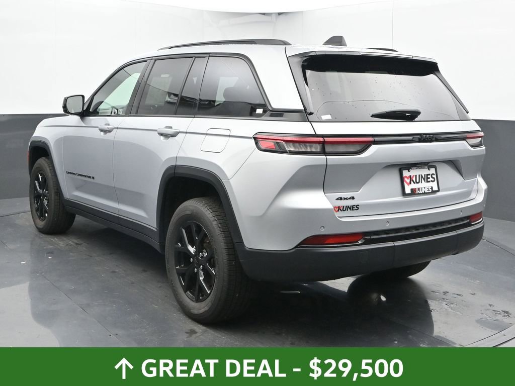 Used 2024 Jeep Grand Cherokee Altitude image 10