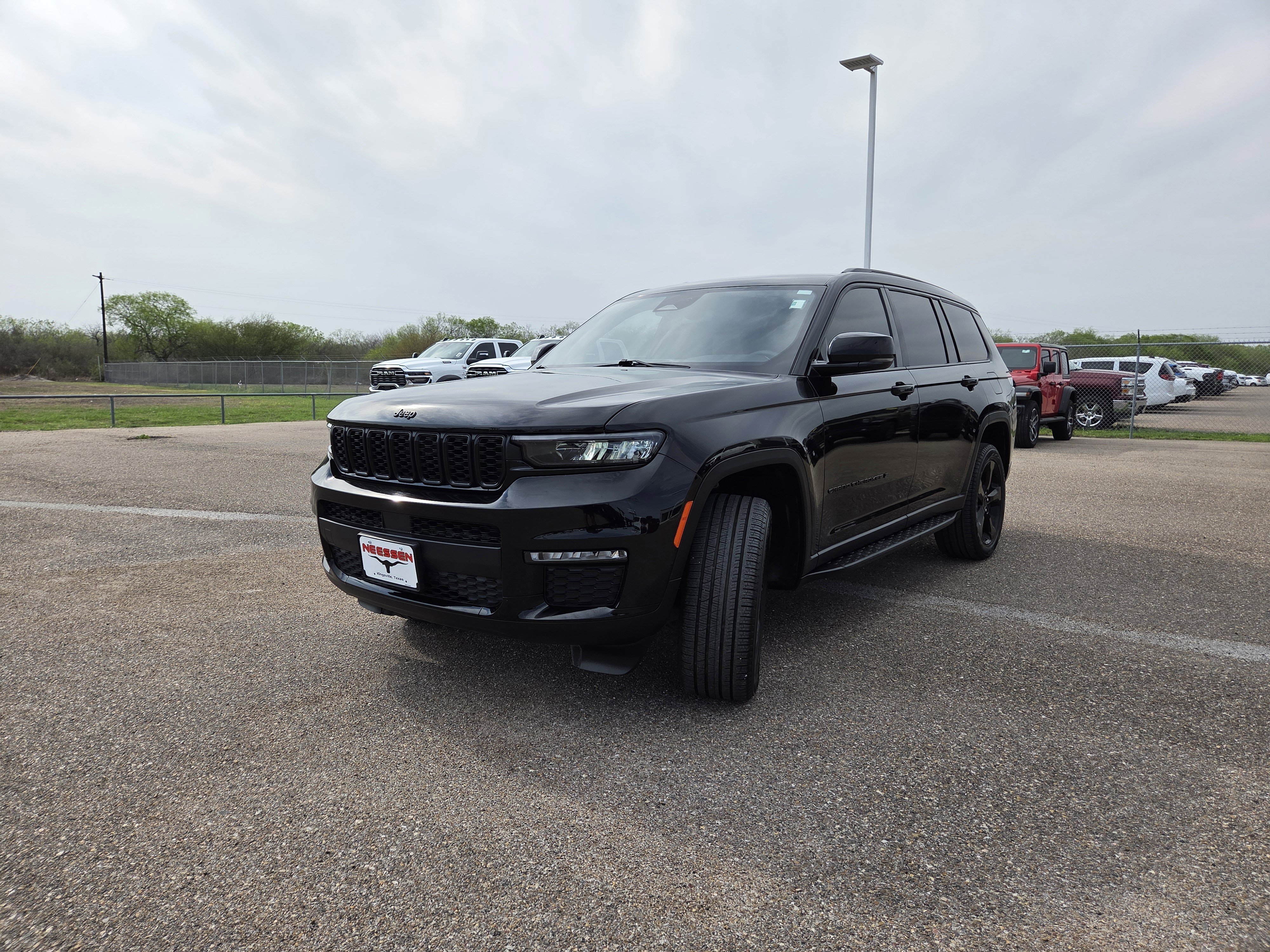 Used 2024 Jeep Grand Cherokee L Limited w/ Black Appearance Package image 3