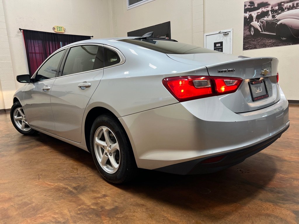 Used 2018 Chevrolet Malibu LS FWD image 2