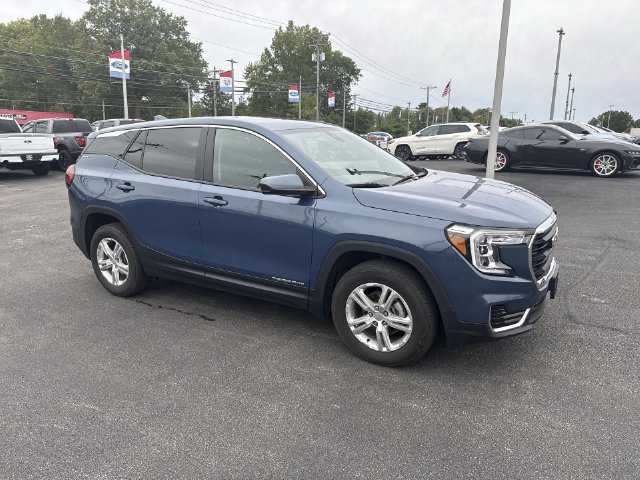 Used 2024 GMC Terrain SLE AWD/4WD image 17