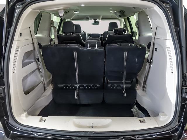 Used 2023 Chrysler Pacifica Touring-L image 24