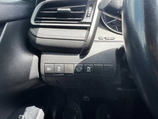 Used 2019 Toyota Camry SE image 25