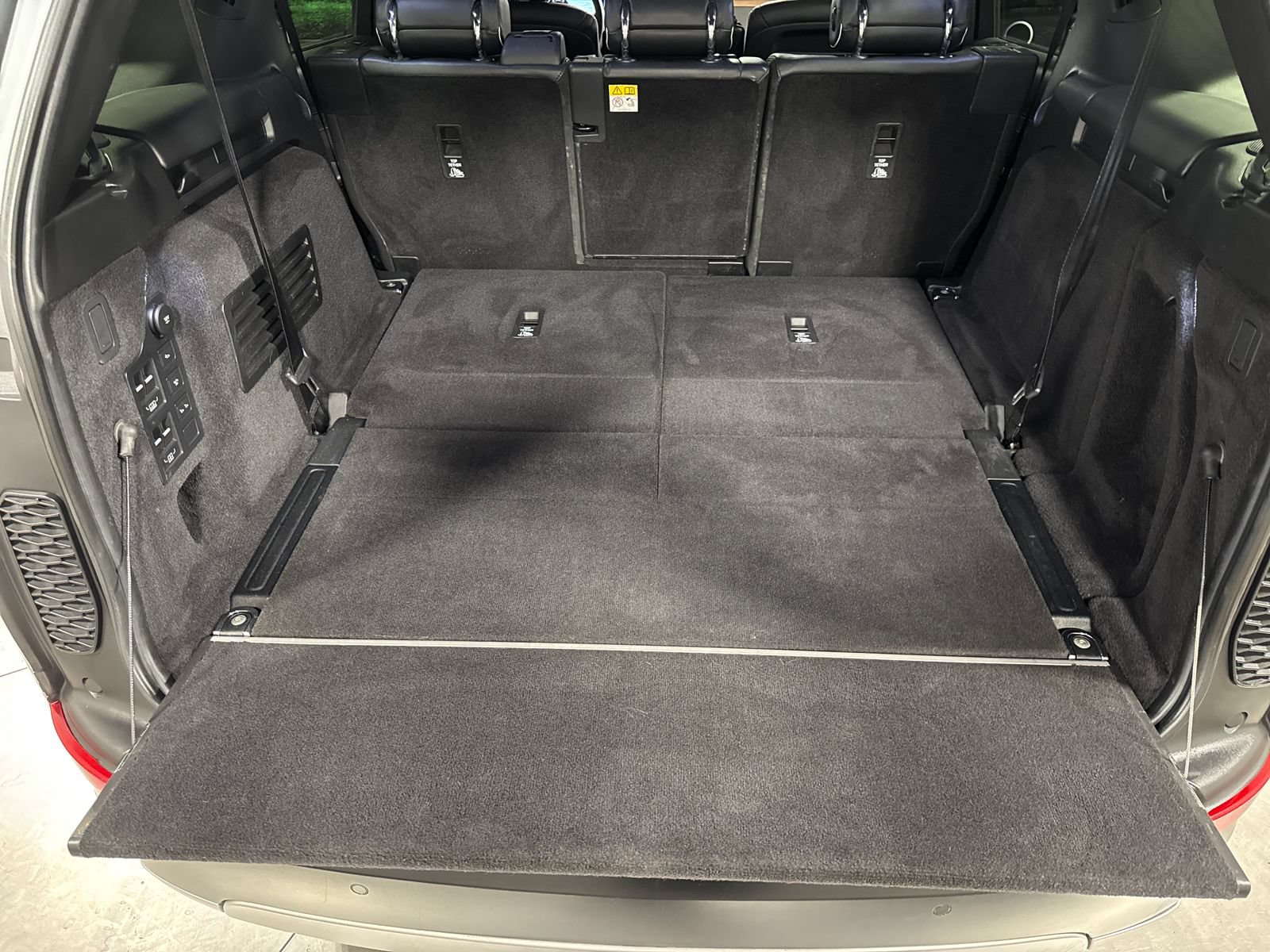 Used 2019 Land Rover Discovery HSE Luxury AWD/4WD image 28