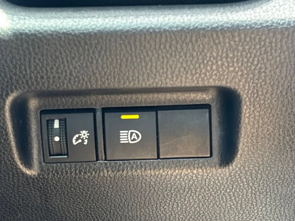 Used 2021 Toyota RAV4 LE FWD image 21