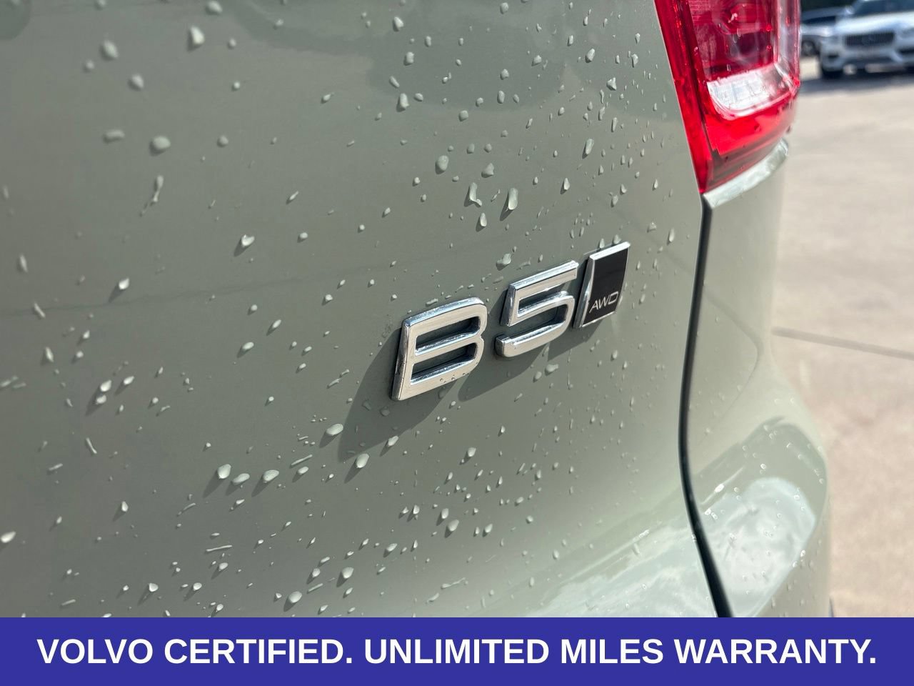 Certified 2023 Volvo XC40 B5 Plus w/ Driver Assist Package AWD/4WD image 11