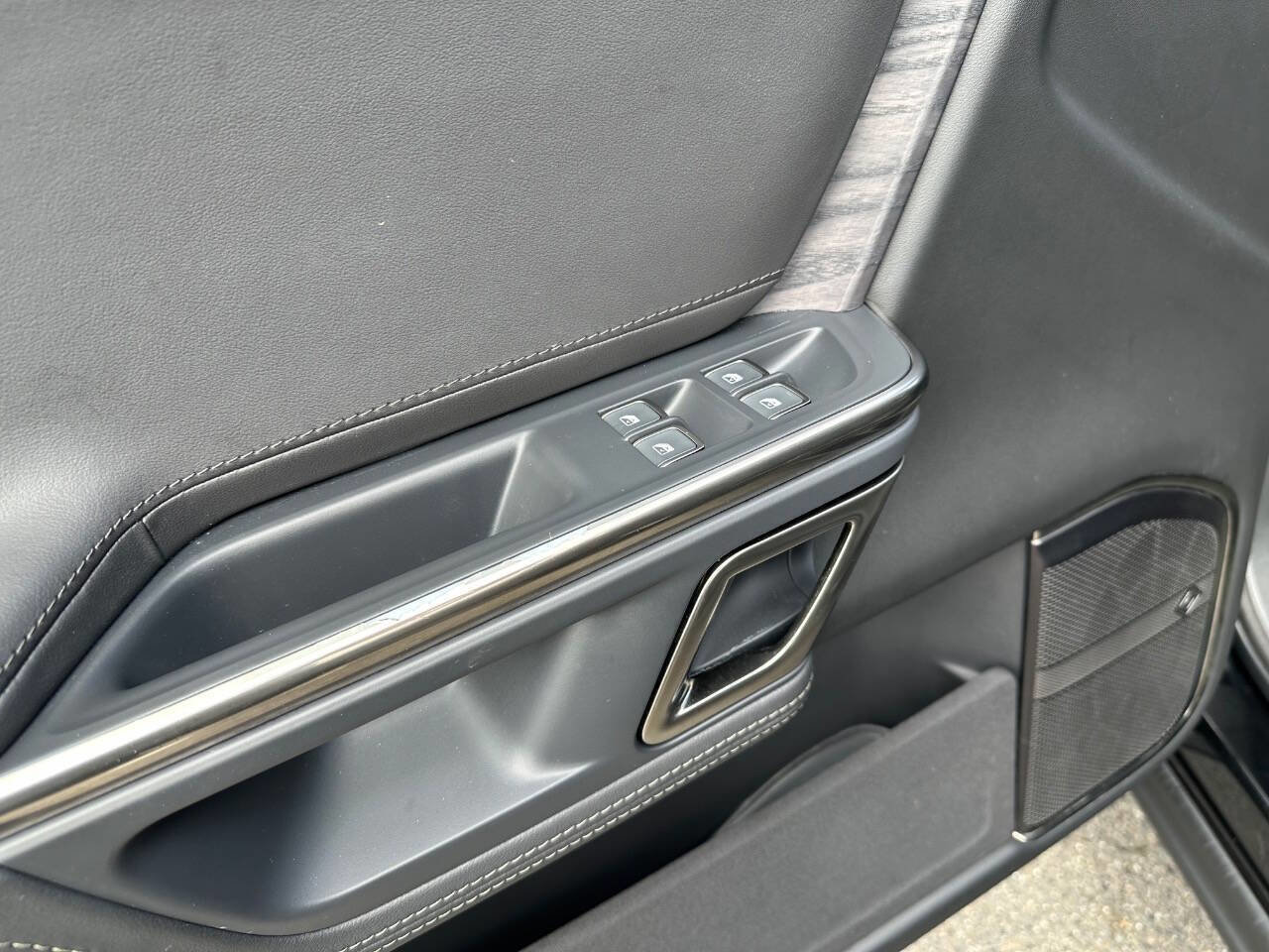 Used 2023 Rivian R1S Adventure image 48