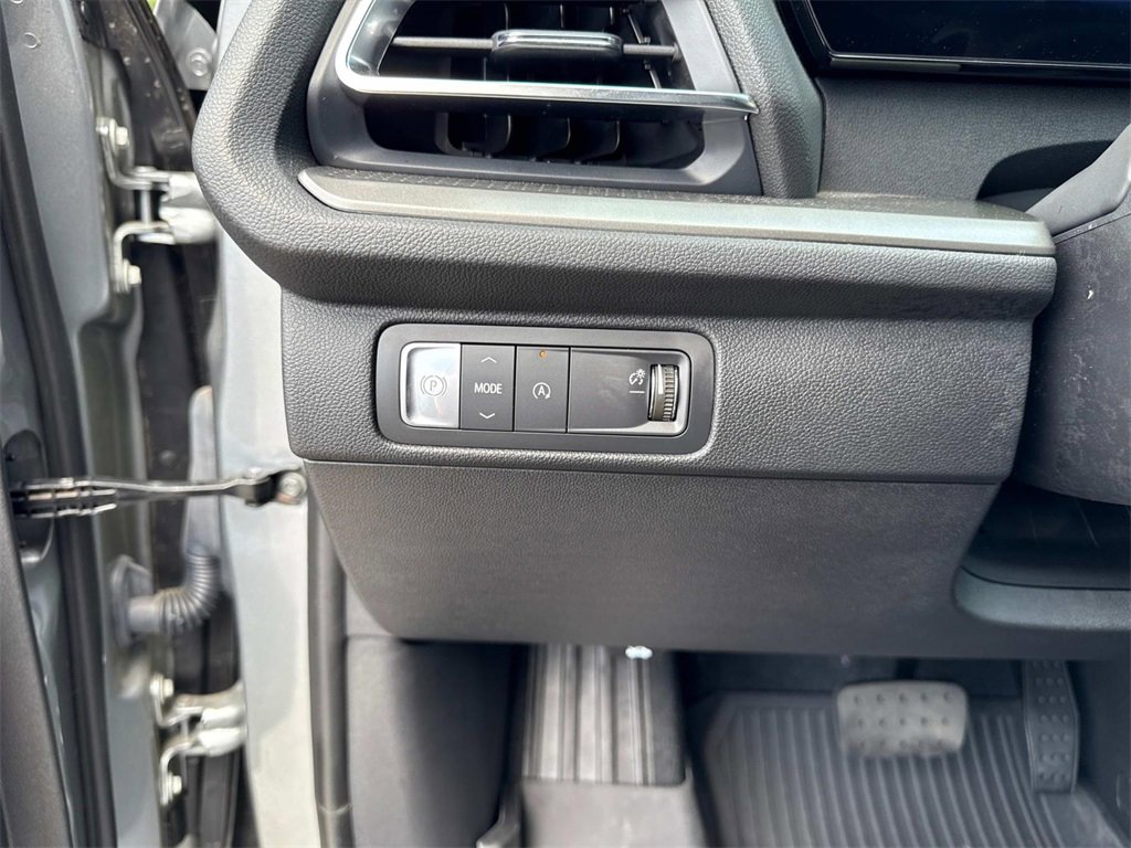 New 2025 Chevrolet Traverse LT w/ Enhanced Driving Package image 12