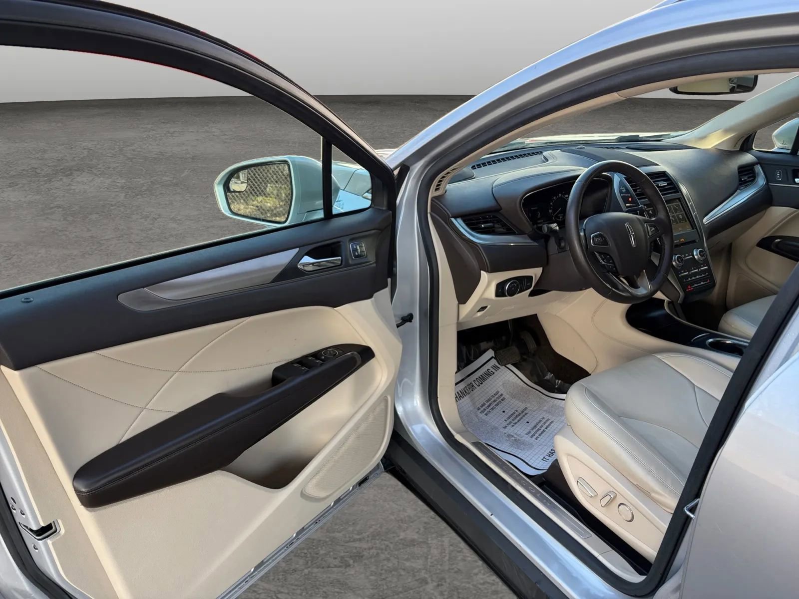Used 2018 Lincoln MKC Premiere image 9