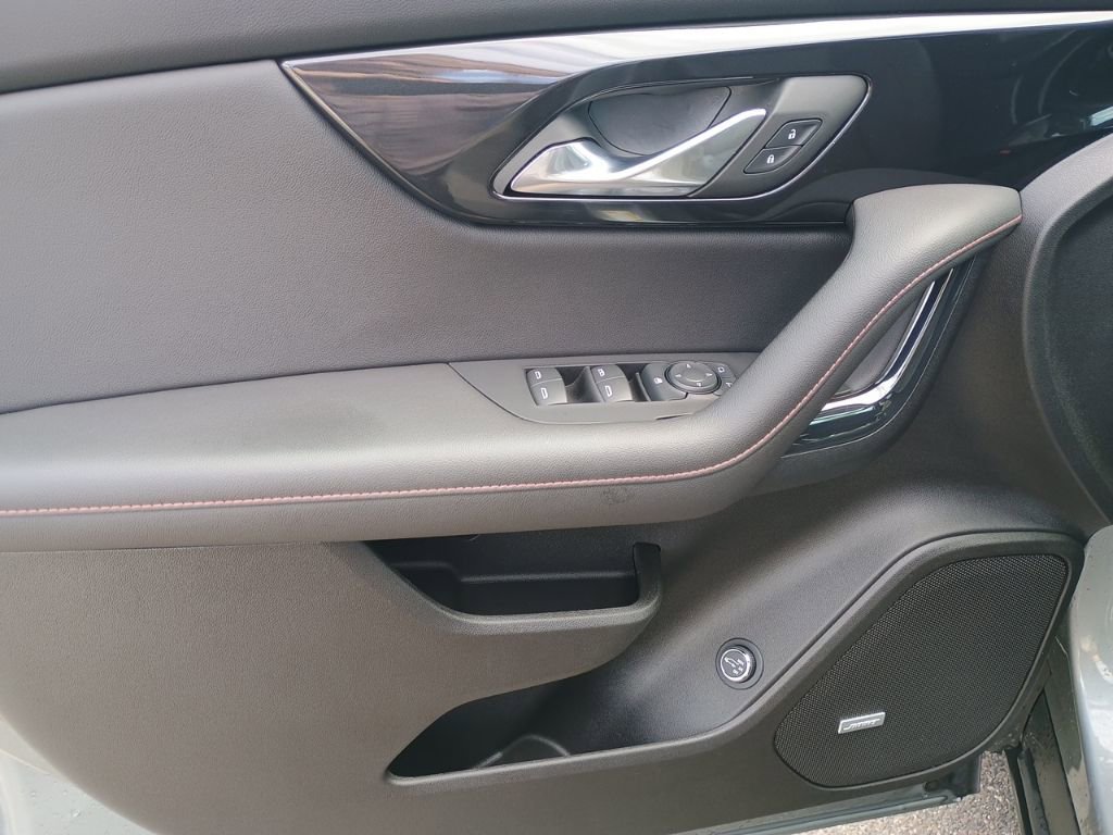 Used 2023 Chevrolet Blazer RS image 11