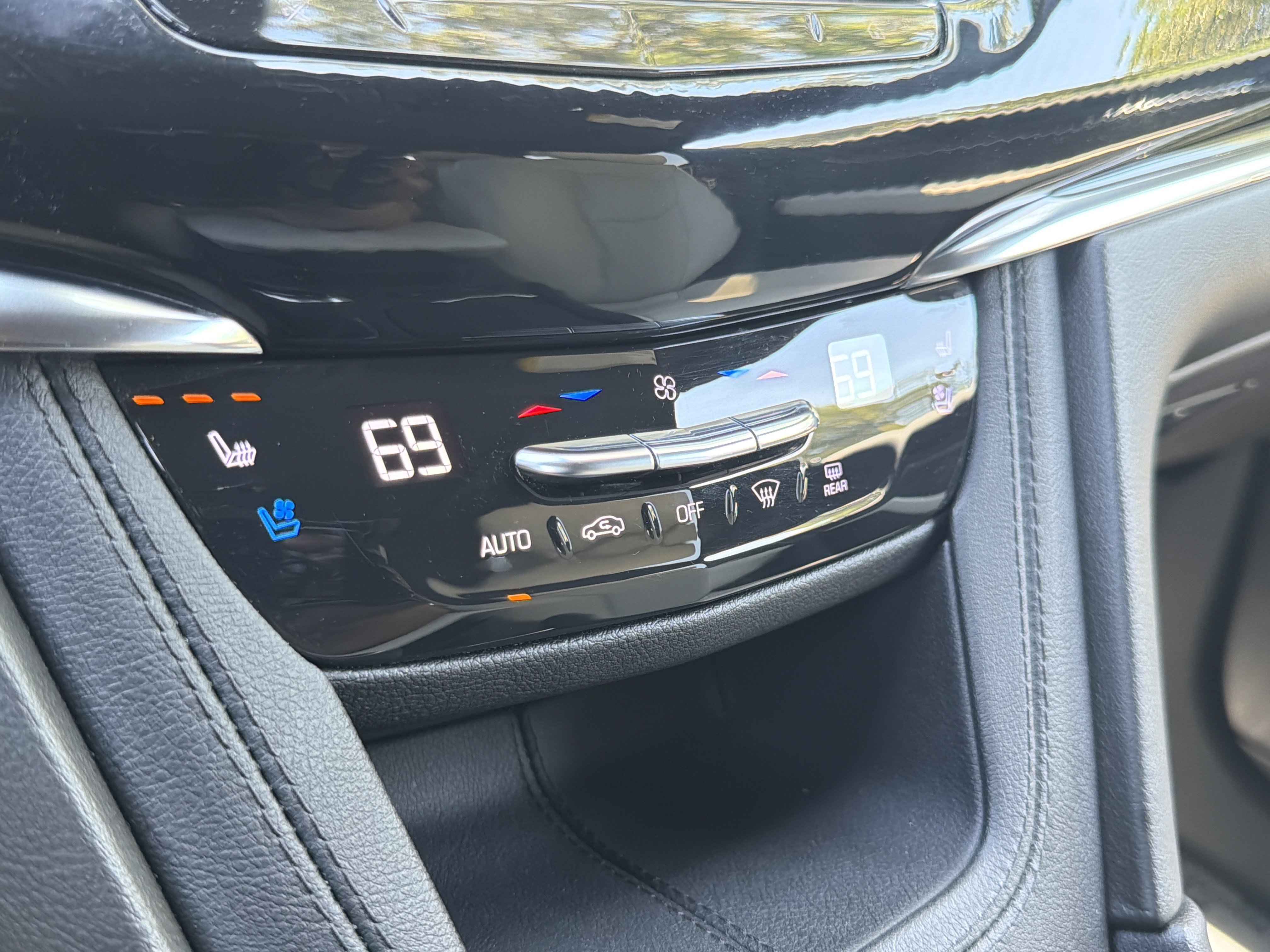 Used 2023 Cadillac XT6 Sport w/ Technology Package AWD/4WD image 27
