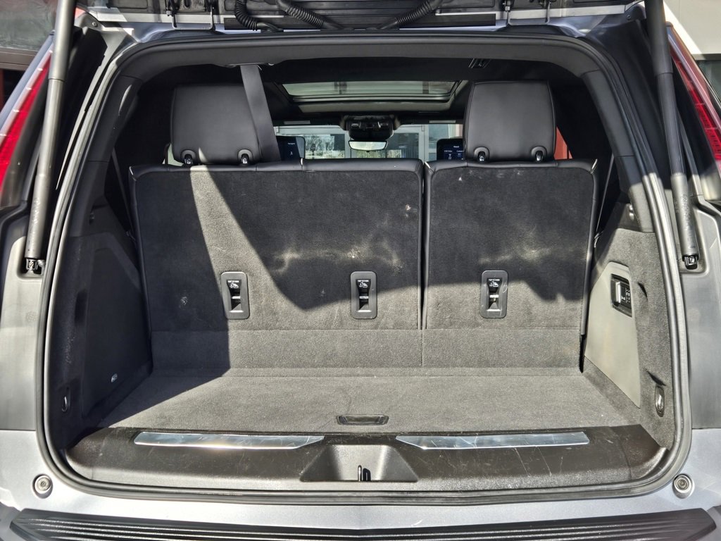 Used 2021 Cadillac Escalade Premium Luxury image 17