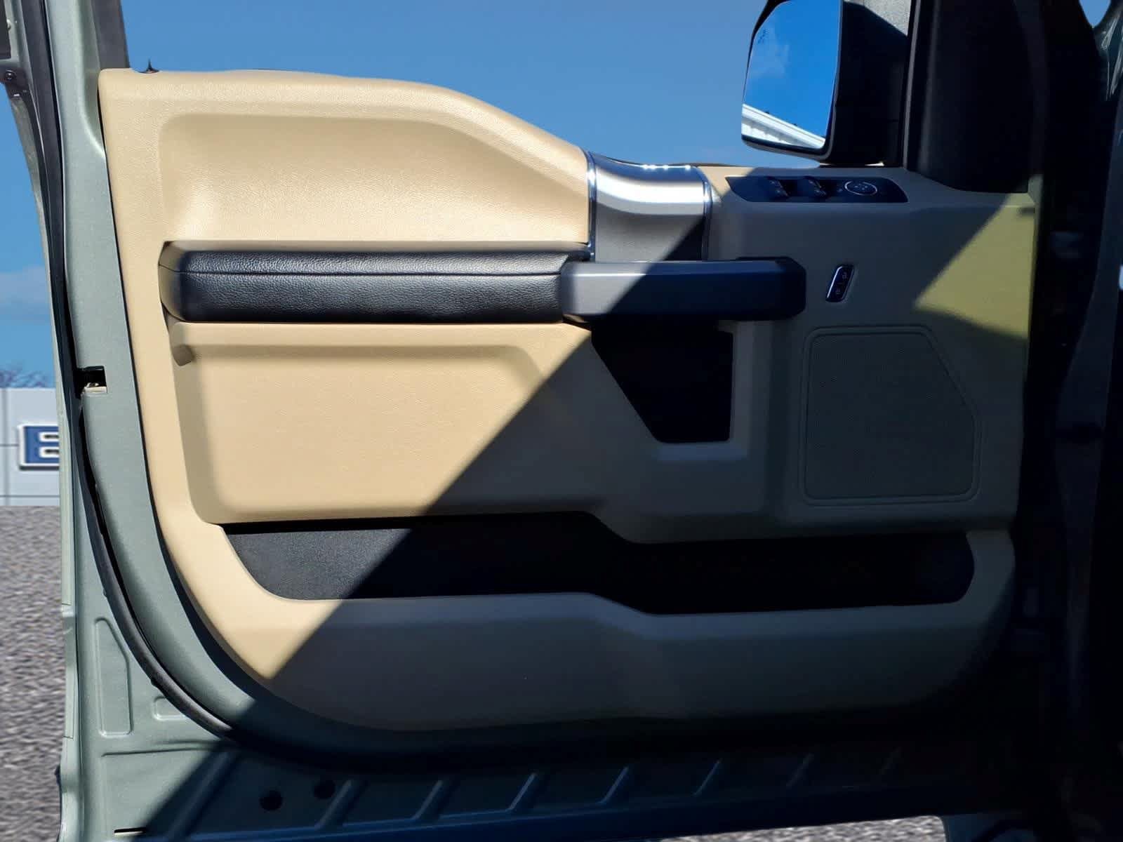 Used 2019 Ford F150 XLT w/ Equipment Group 302A Luxury AWD/4WD image 11