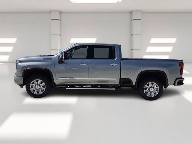 Used 2025 Chevrolet Silverado 2500 High Country w/ Technology Package AWD/4WD image 2